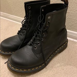 BLACK DR MARTENS